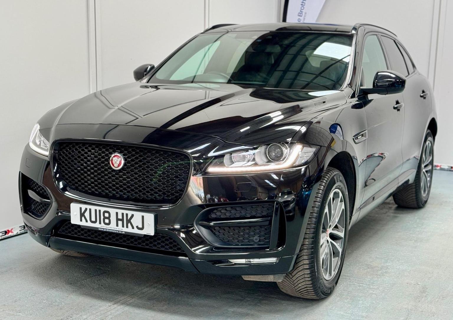 Jaguar F Pace