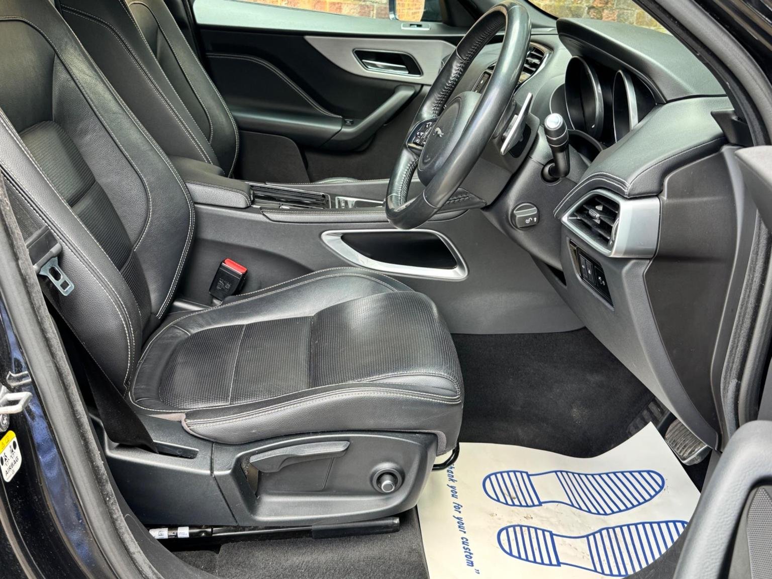 Jaguar F Pace