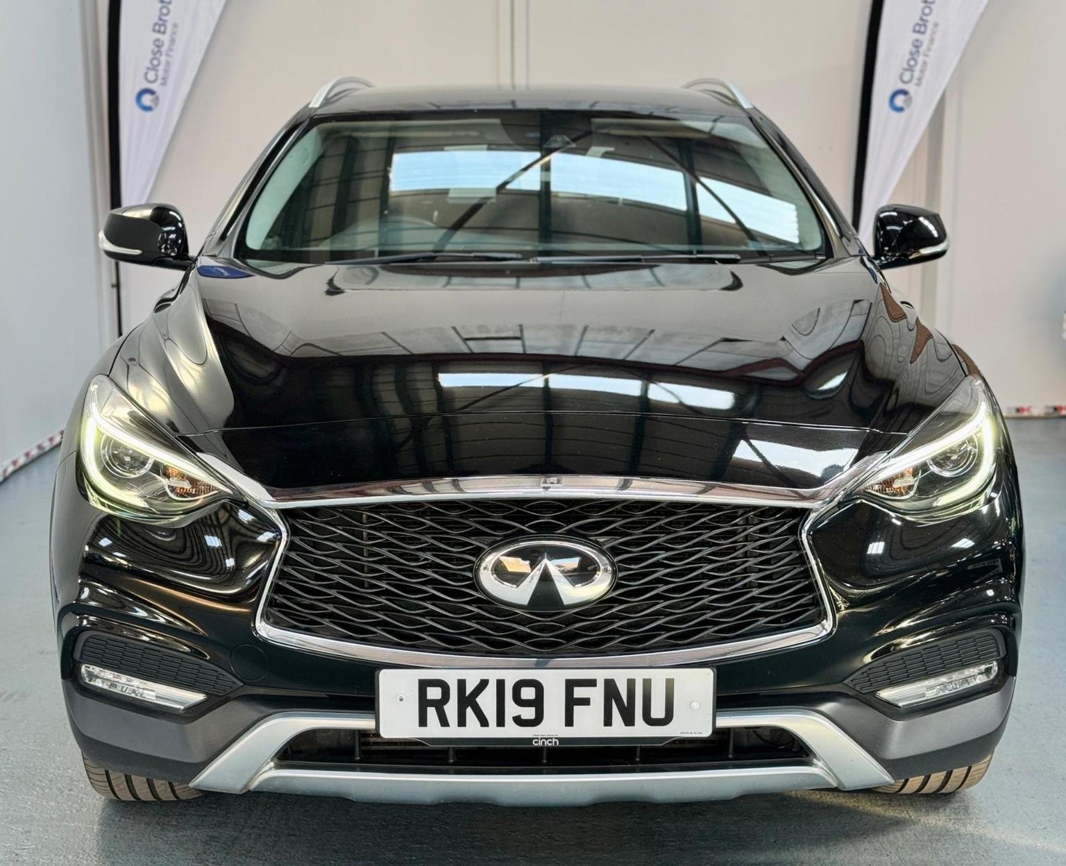 Infiniti QX30