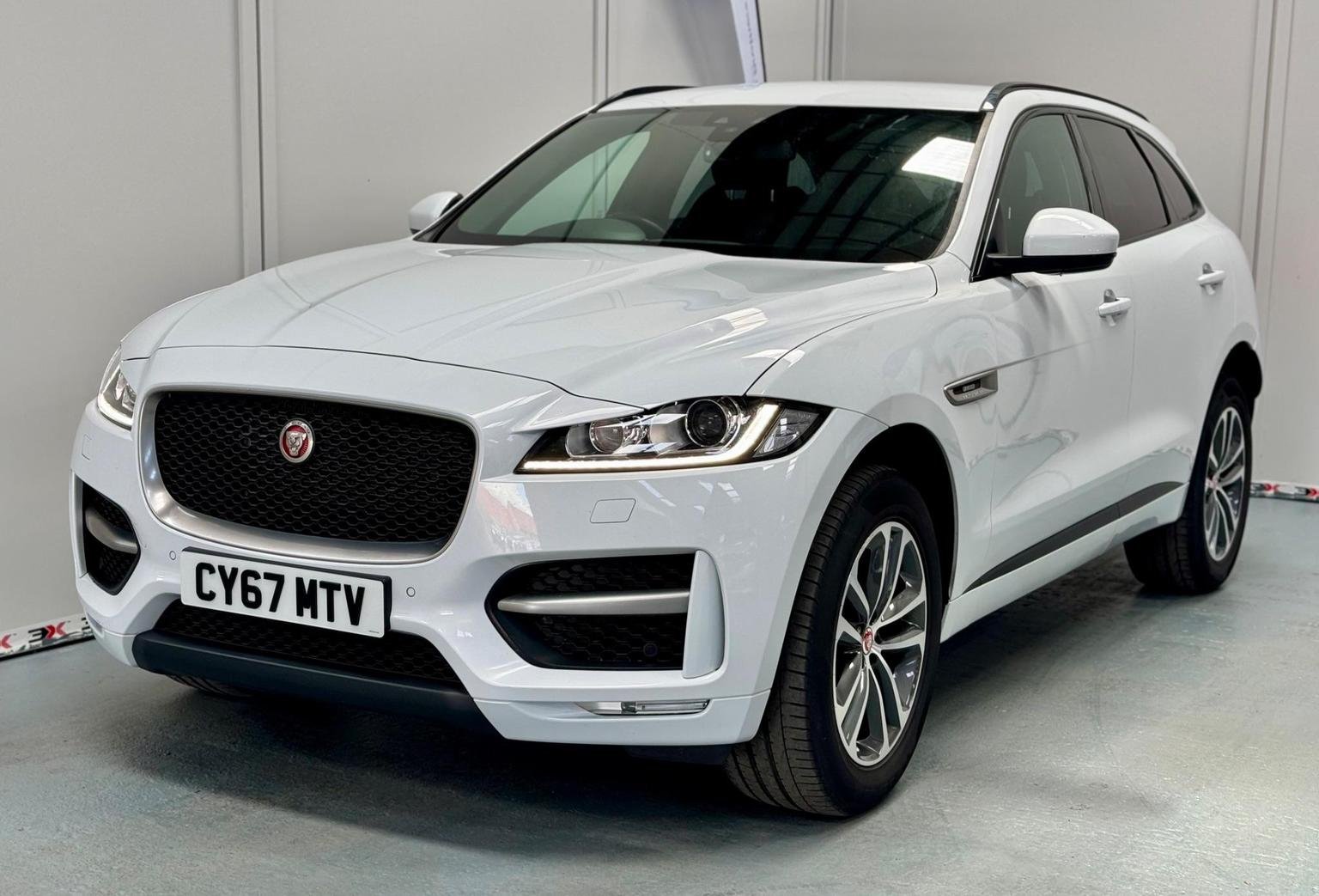 Jaguar F Pace