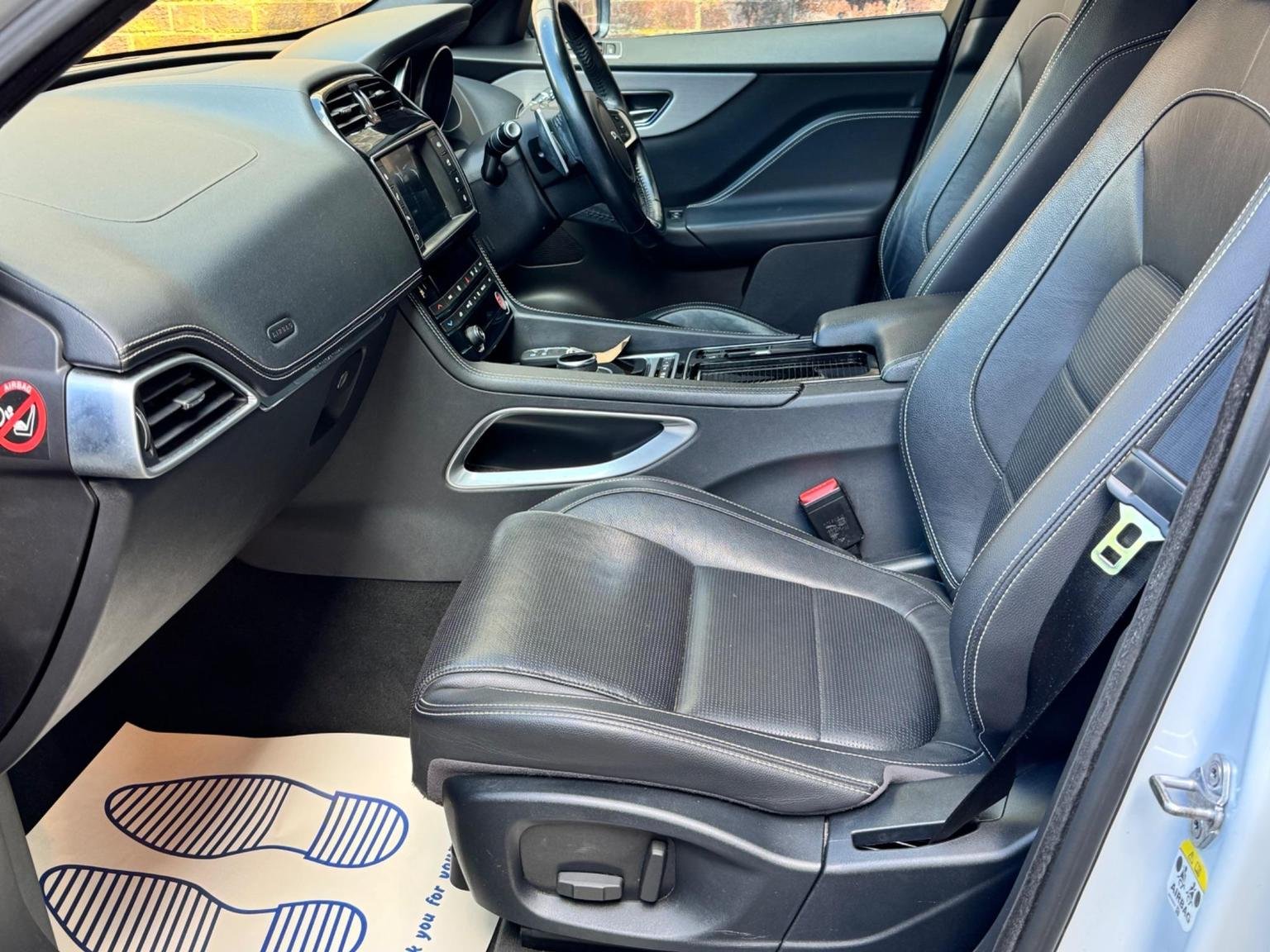 Jaguar F Pace
