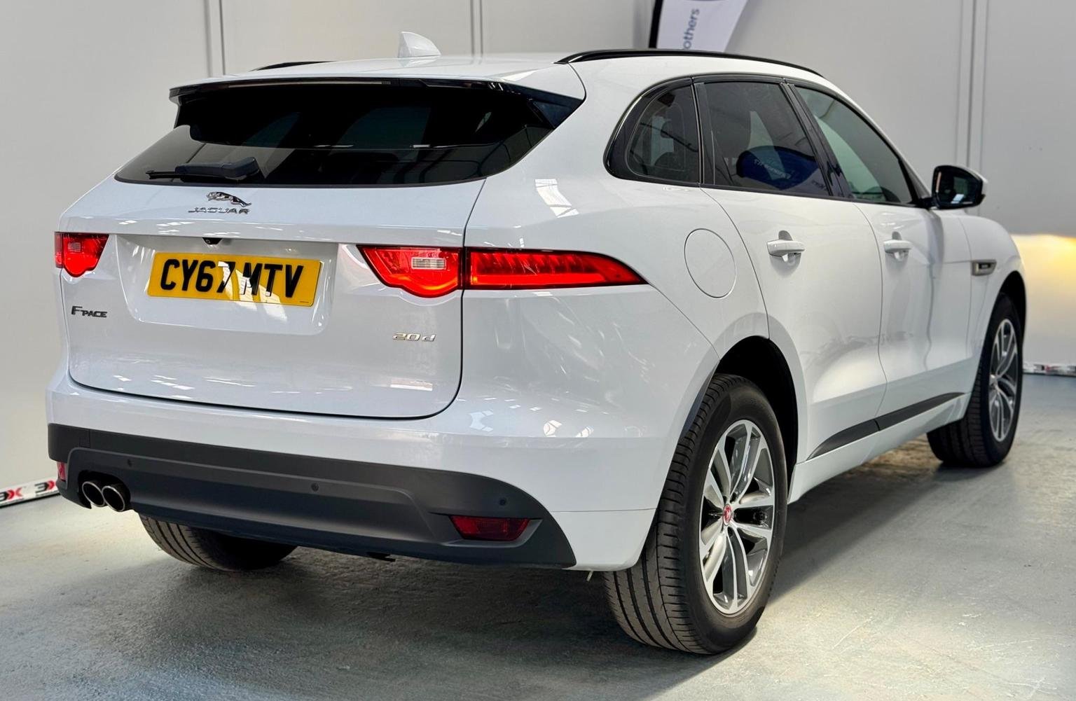 Jaguar F Pace