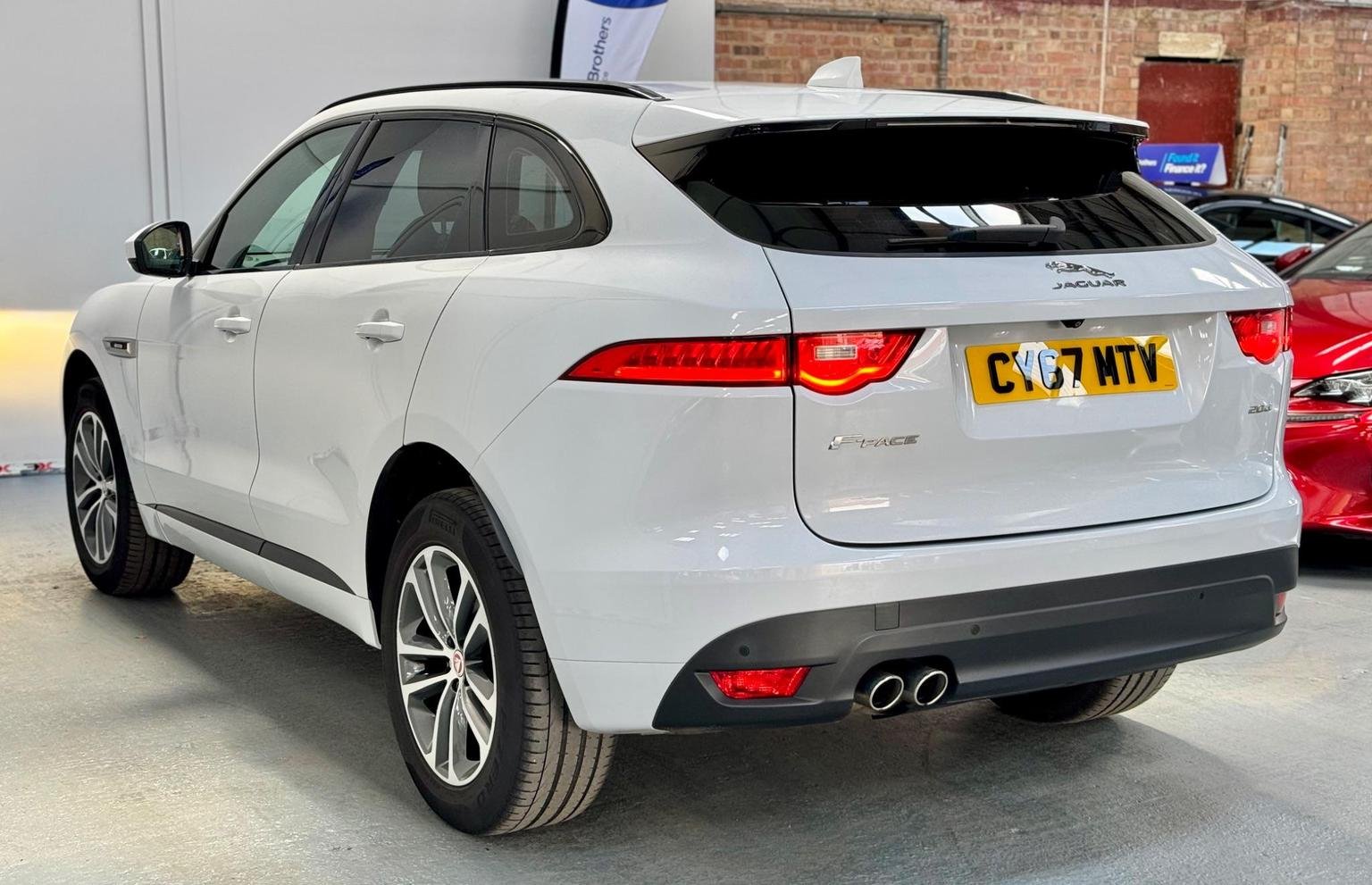 Jaguar F Pace