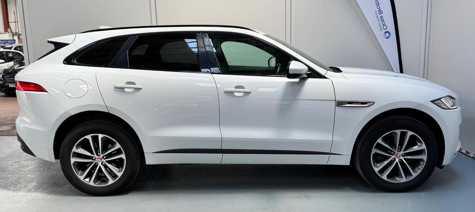 Jaguar F Pace