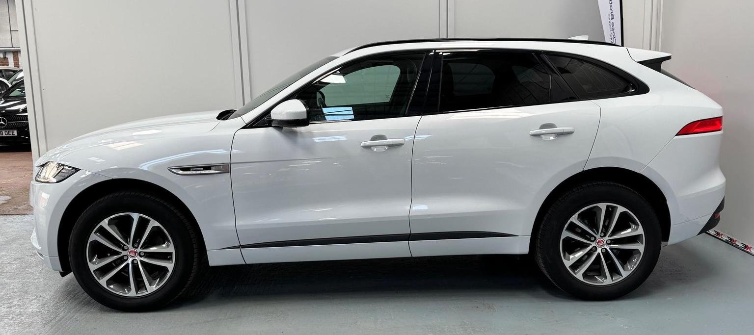 Jaguar F Pace