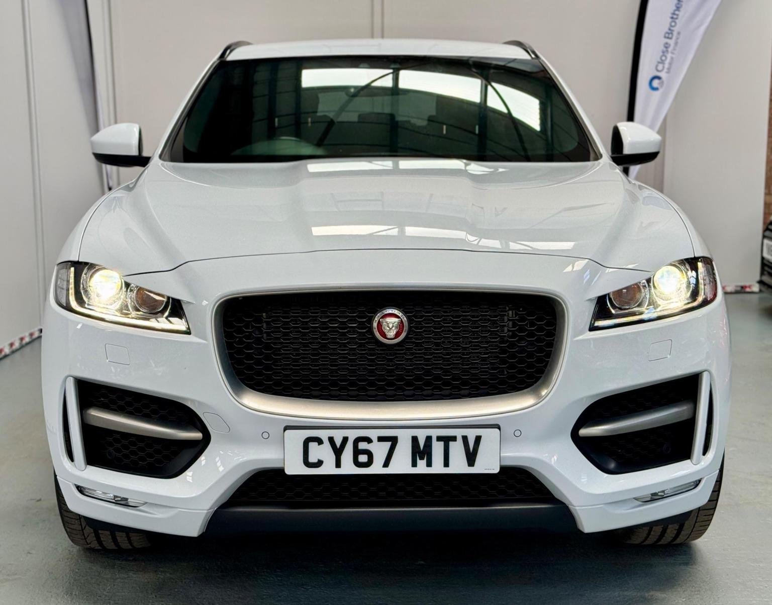 Jaguar F Pace