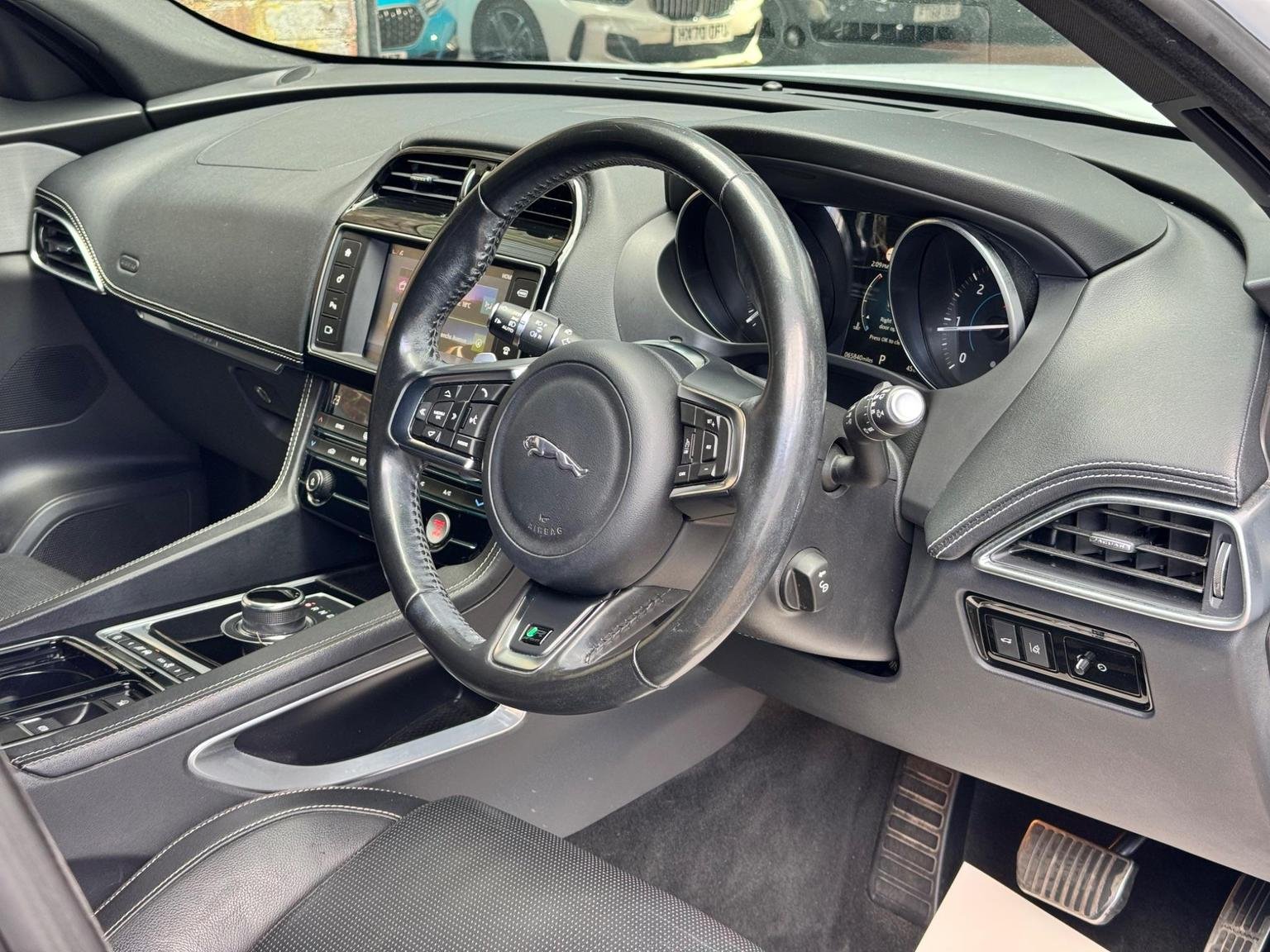 Jaguar F Pace