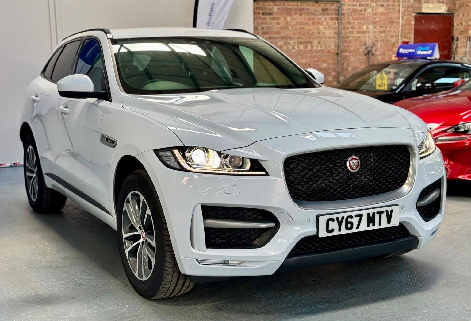 Jaguar F Pace
