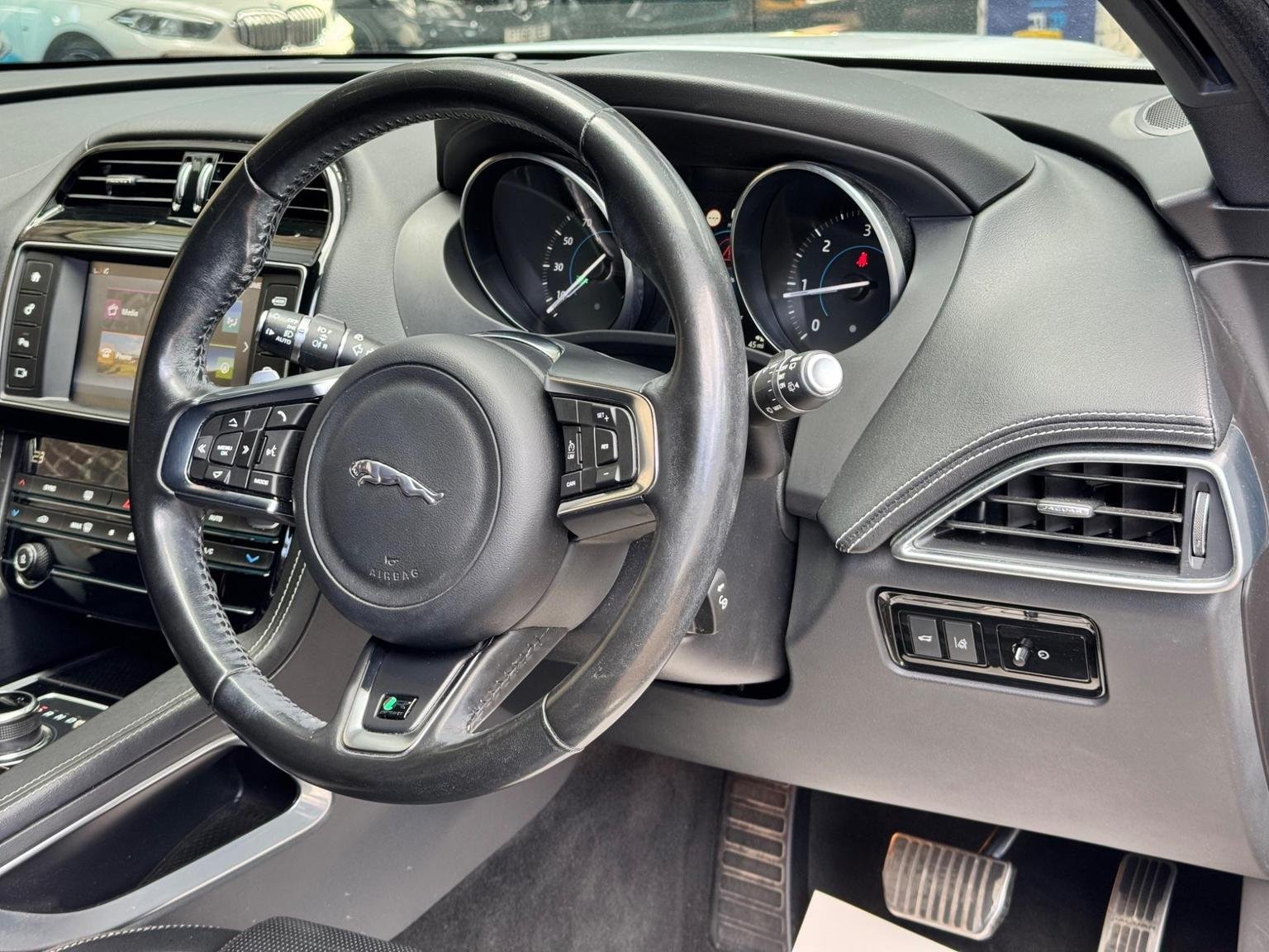 Jaguar F Pace