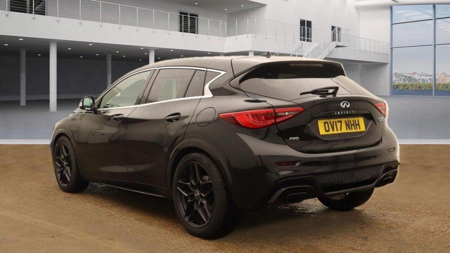 Infiniti Q30