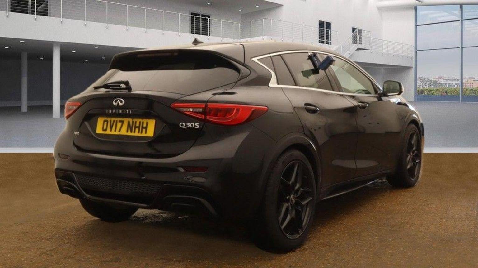 Infiniti Q30