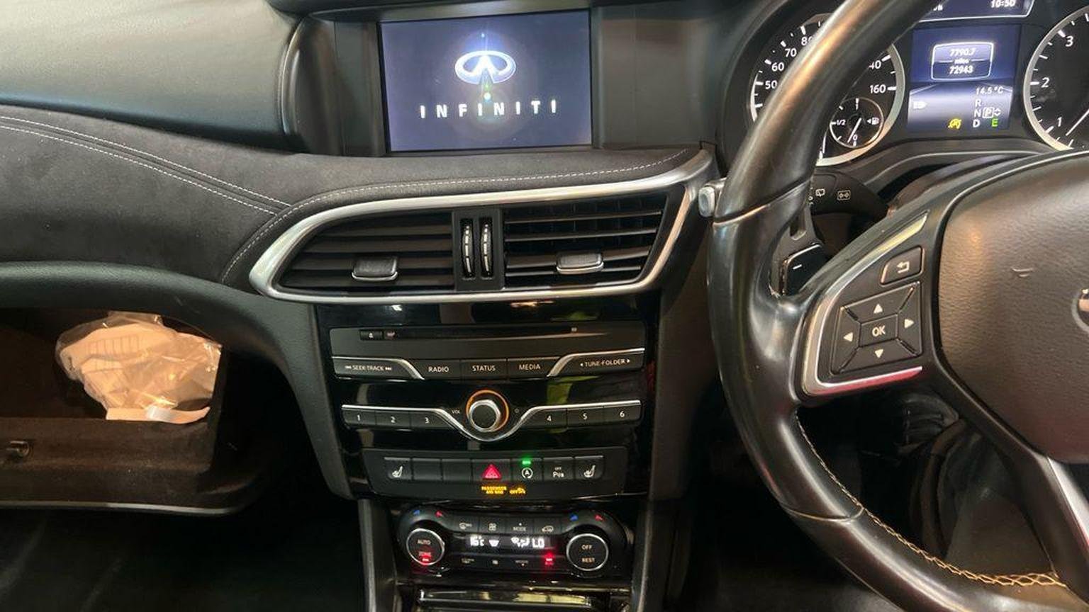 Infiniti Q30