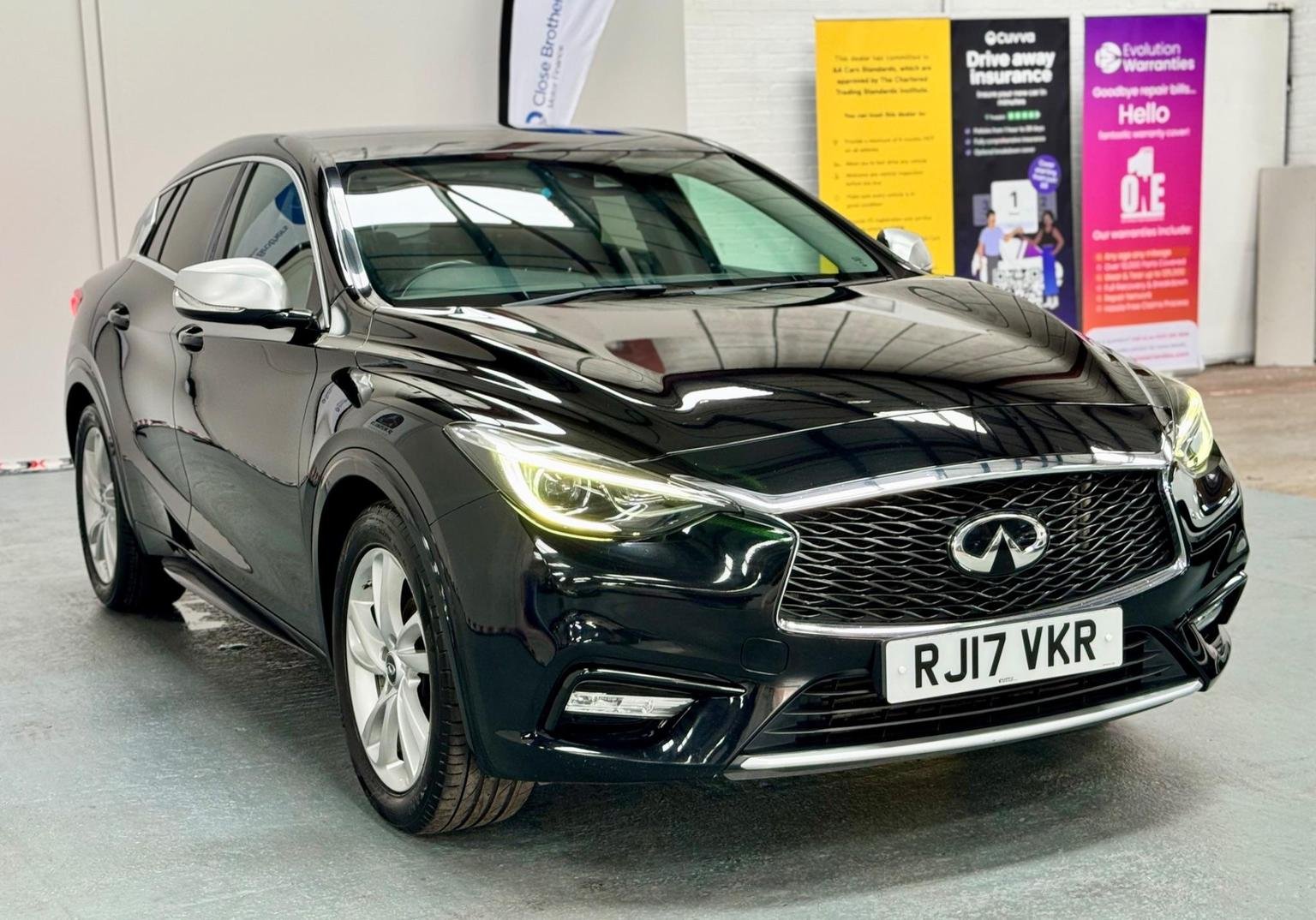 Infiniti Q30