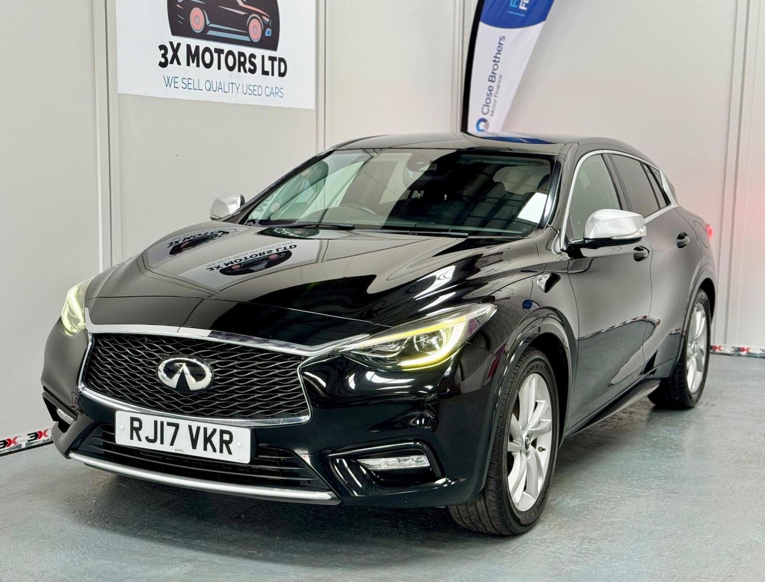 Infiniti Q30