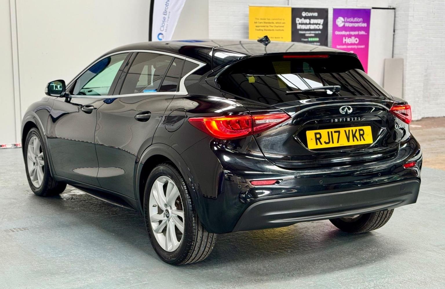Infiniti Q30