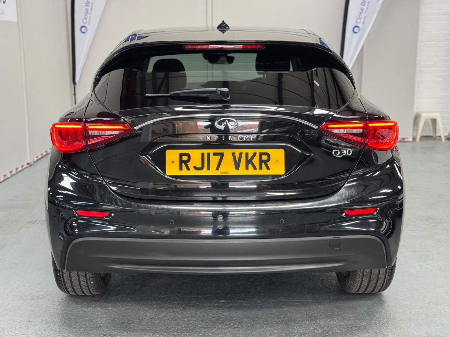 Infiniti Q30