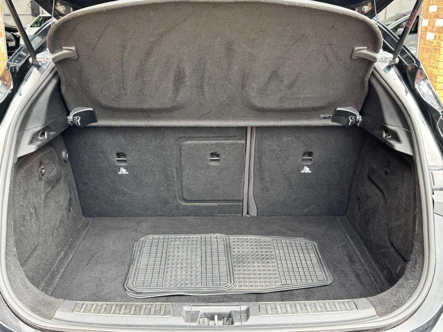 Infiniti Q30