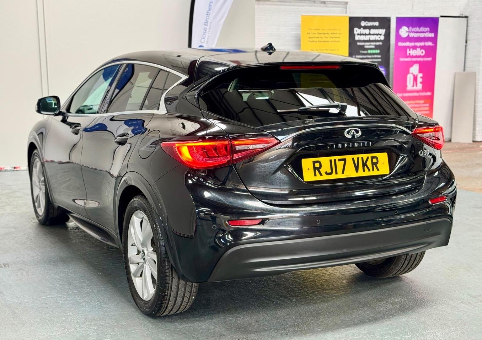 Infiniti Q30