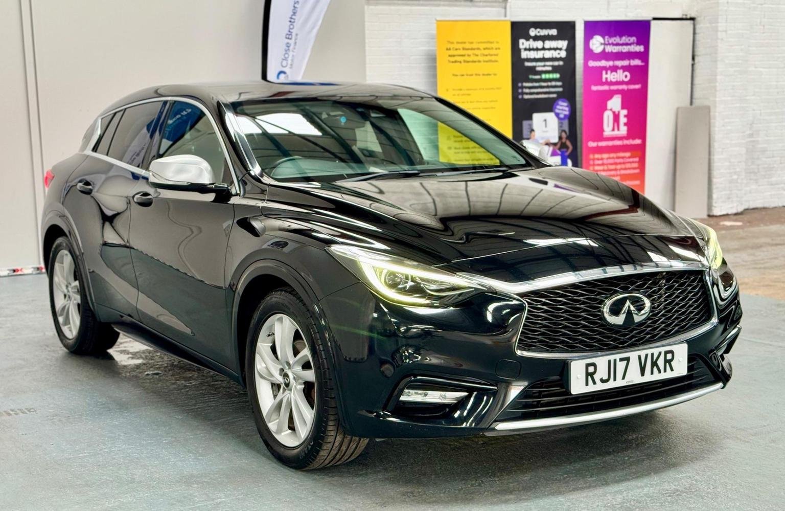 Infiniti Q30