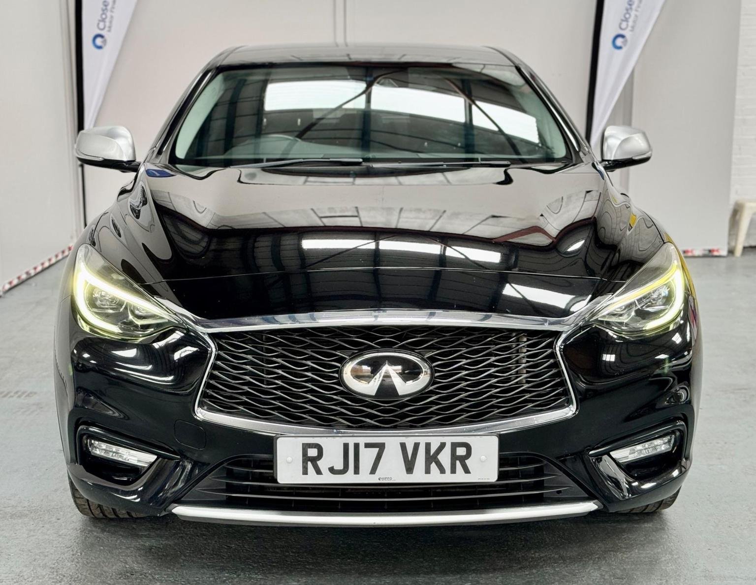 Infiniti Q30