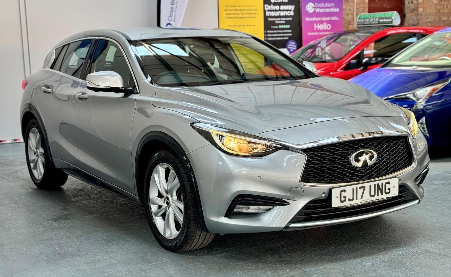 Infiniti Q30