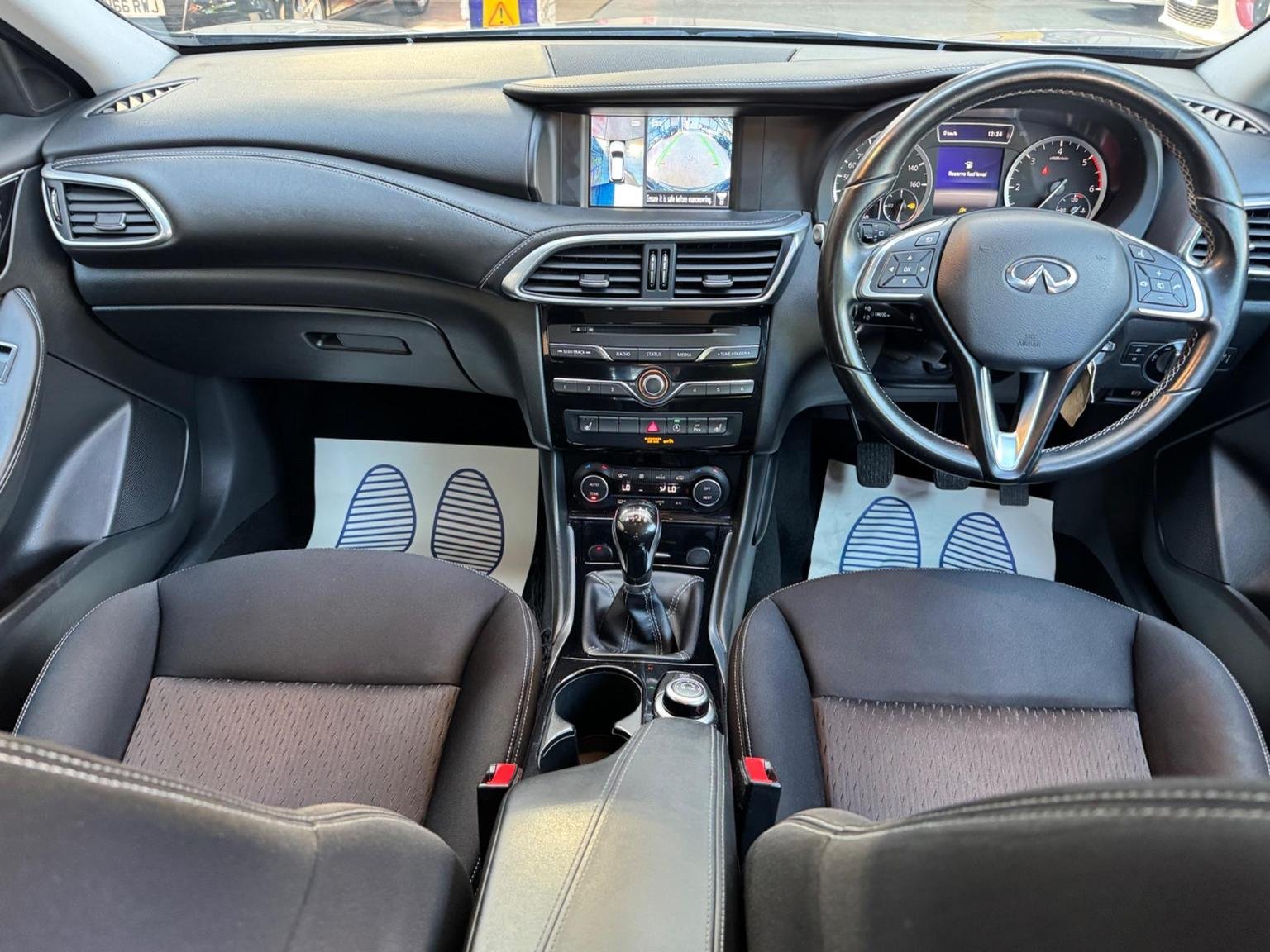 Infiniti Q30