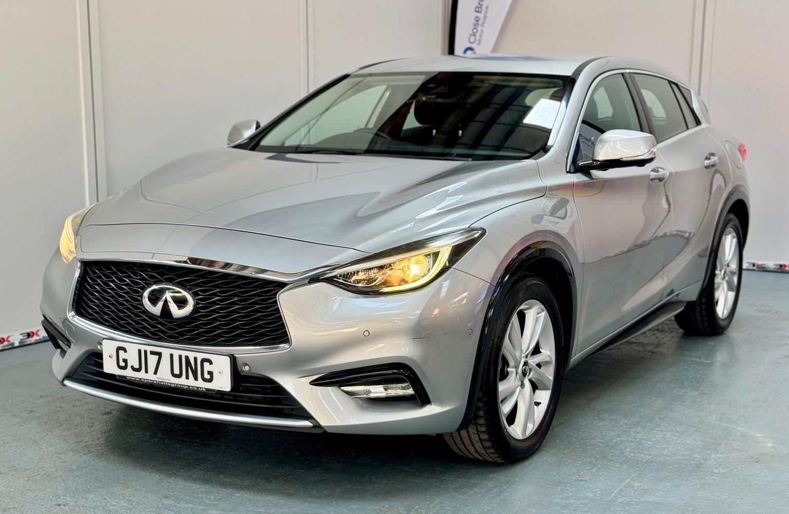 Infiniti Q30