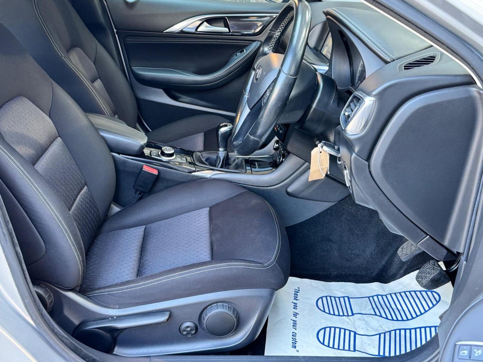 Infiniti Q30