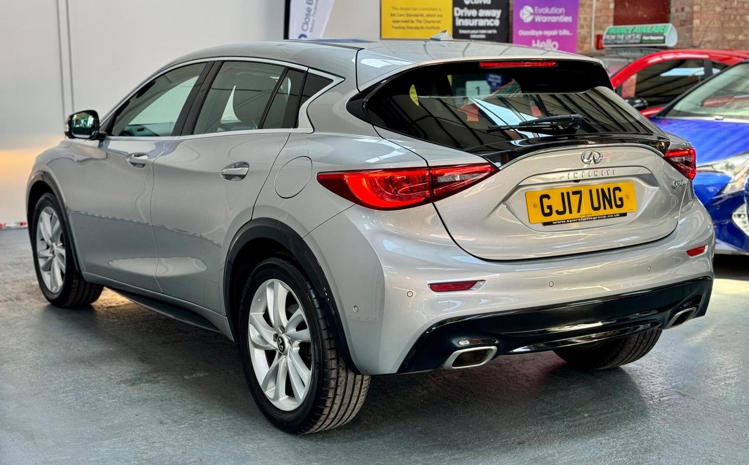 Infiniti Q30