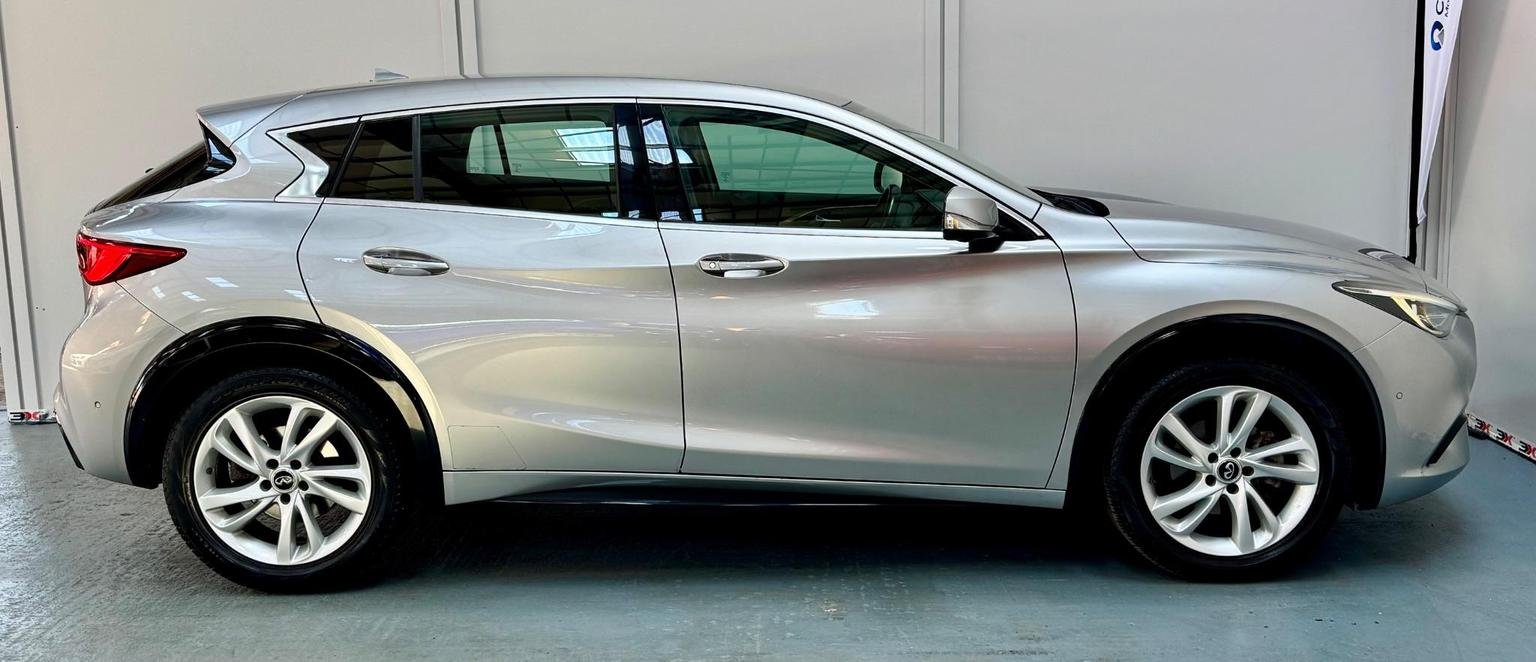 Infiniti Q30