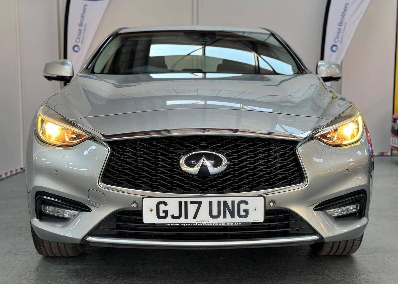 Infiniti Q30