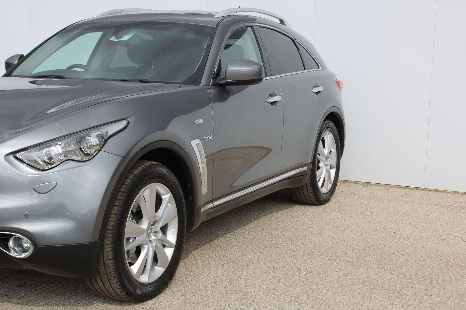 Infiniti QX70