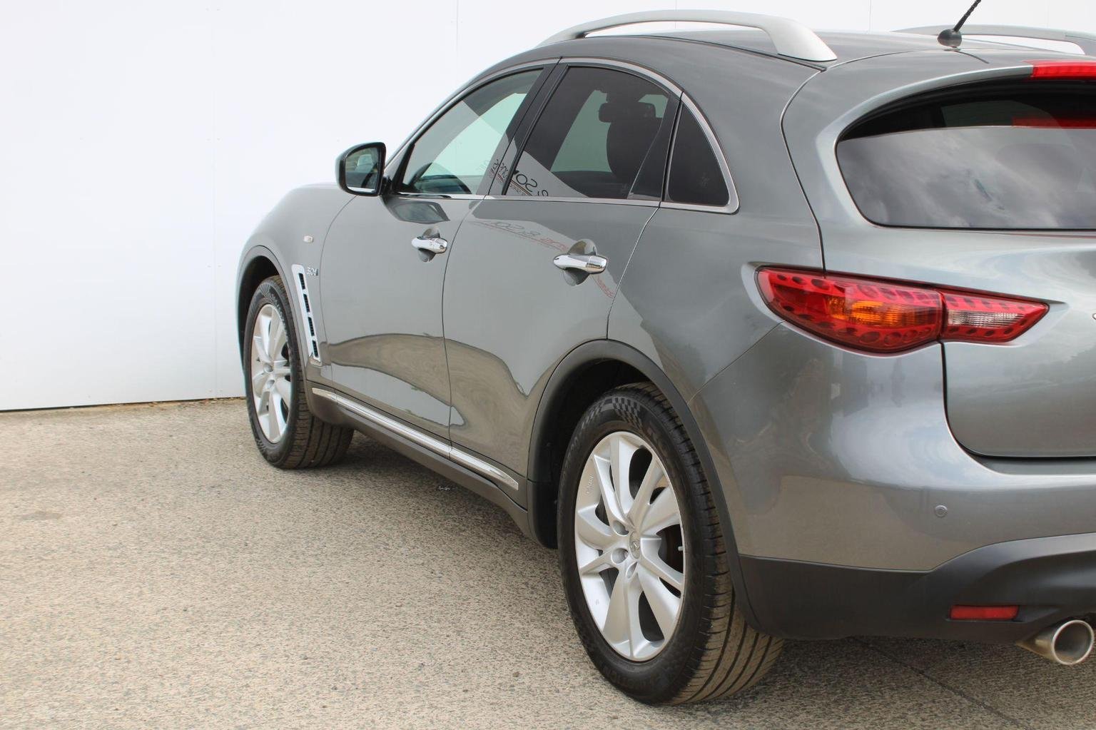 Infiniti QX70