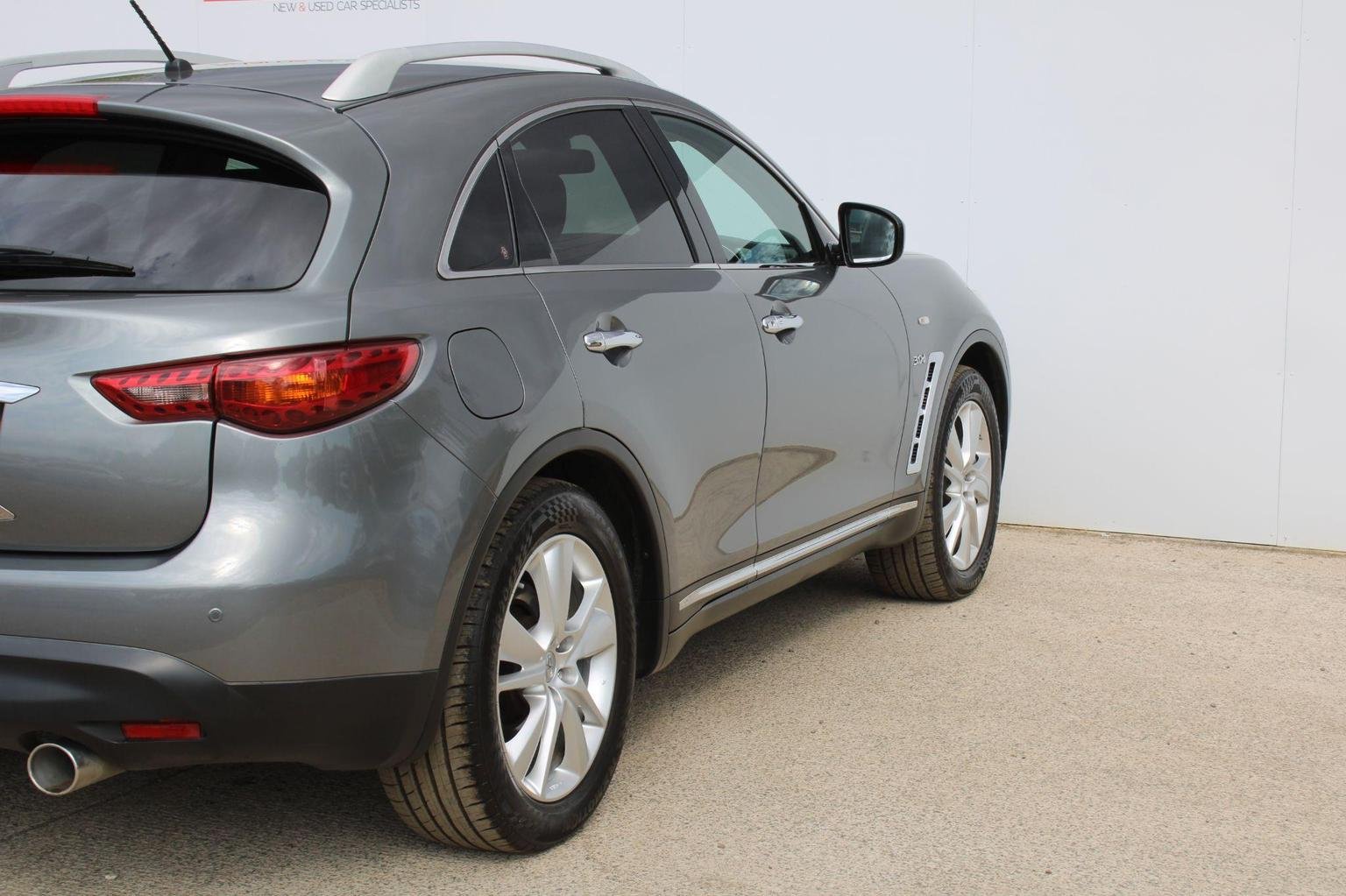 Infiniti QX70