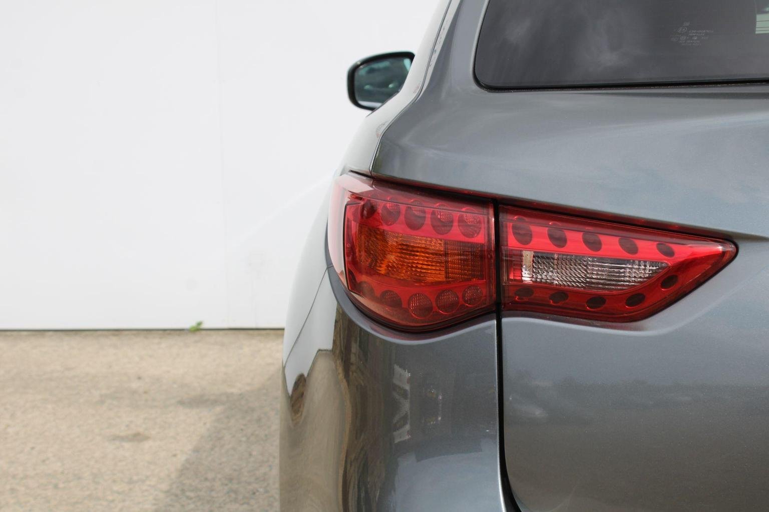 Infiniti QX70
