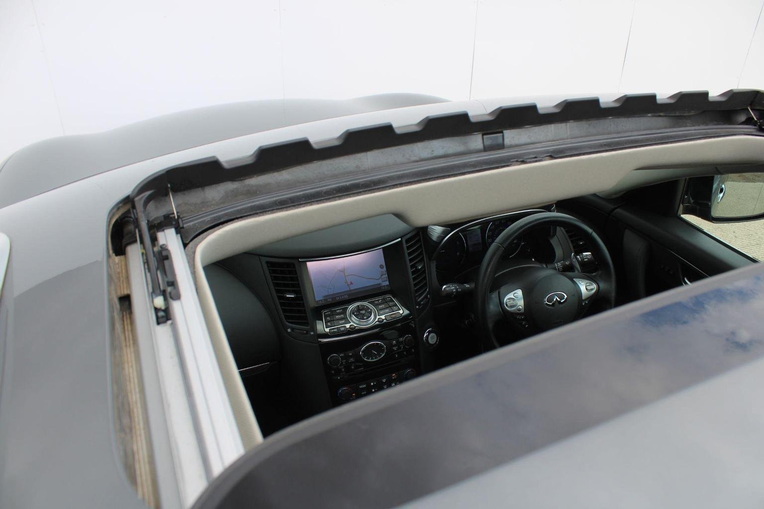 Infiniti QX70