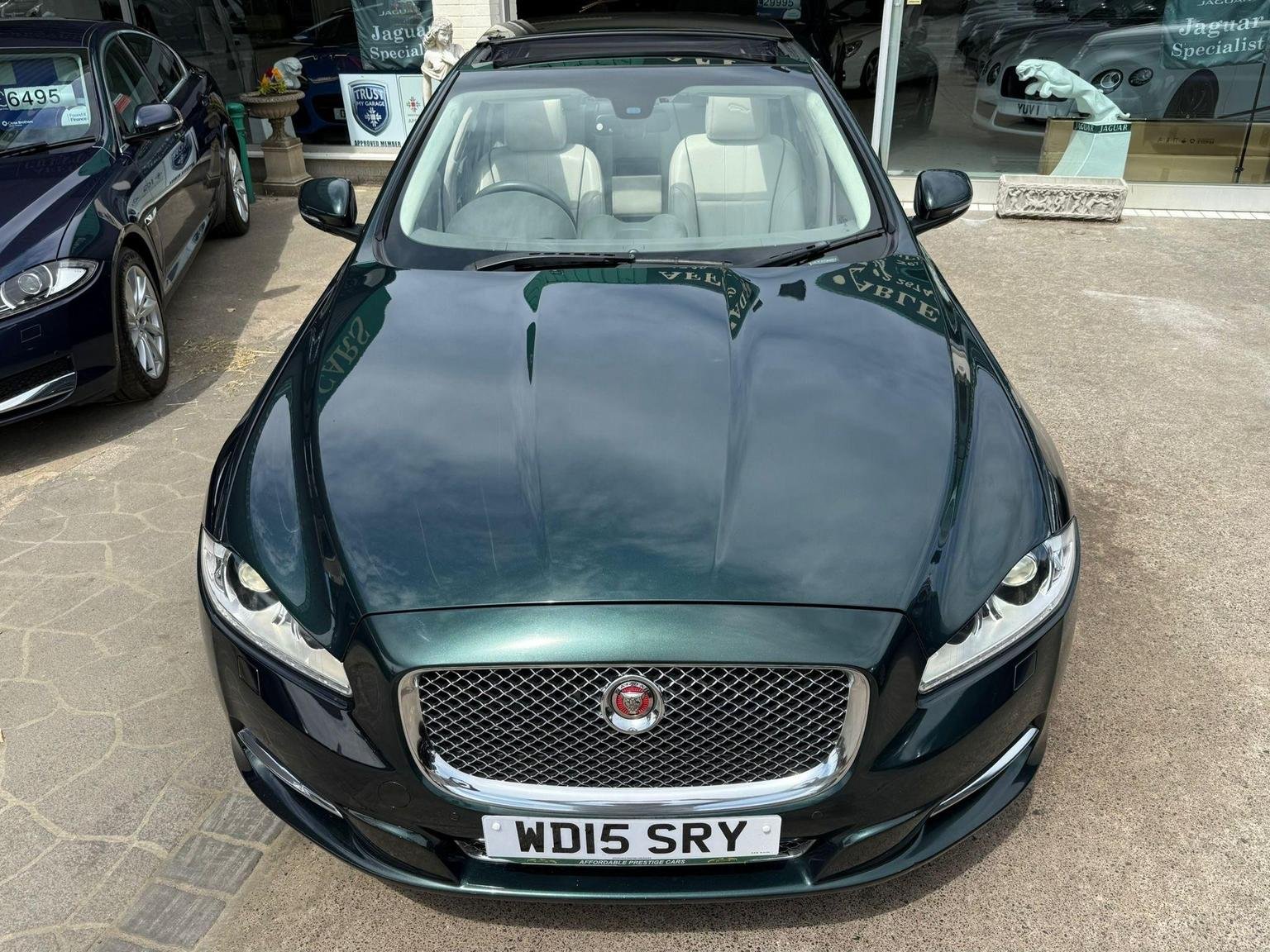 Jaguar XJ