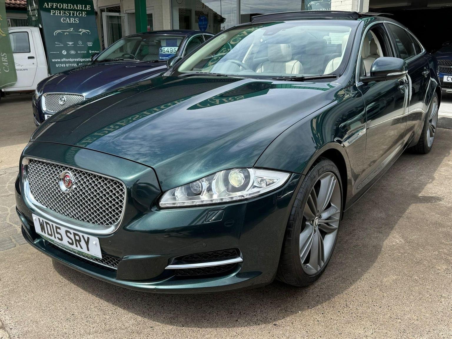Jaguar XJ