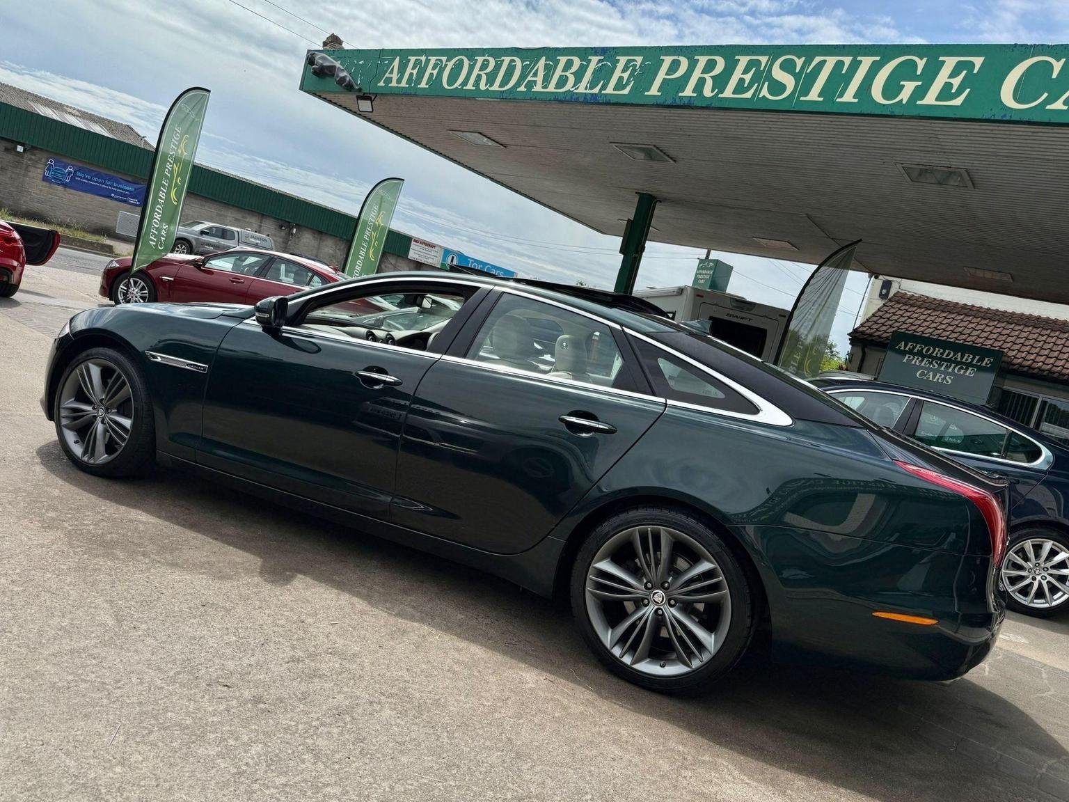 Jaguar XJ
