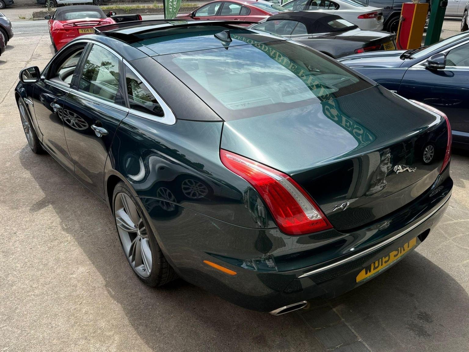 Jaguar XJ