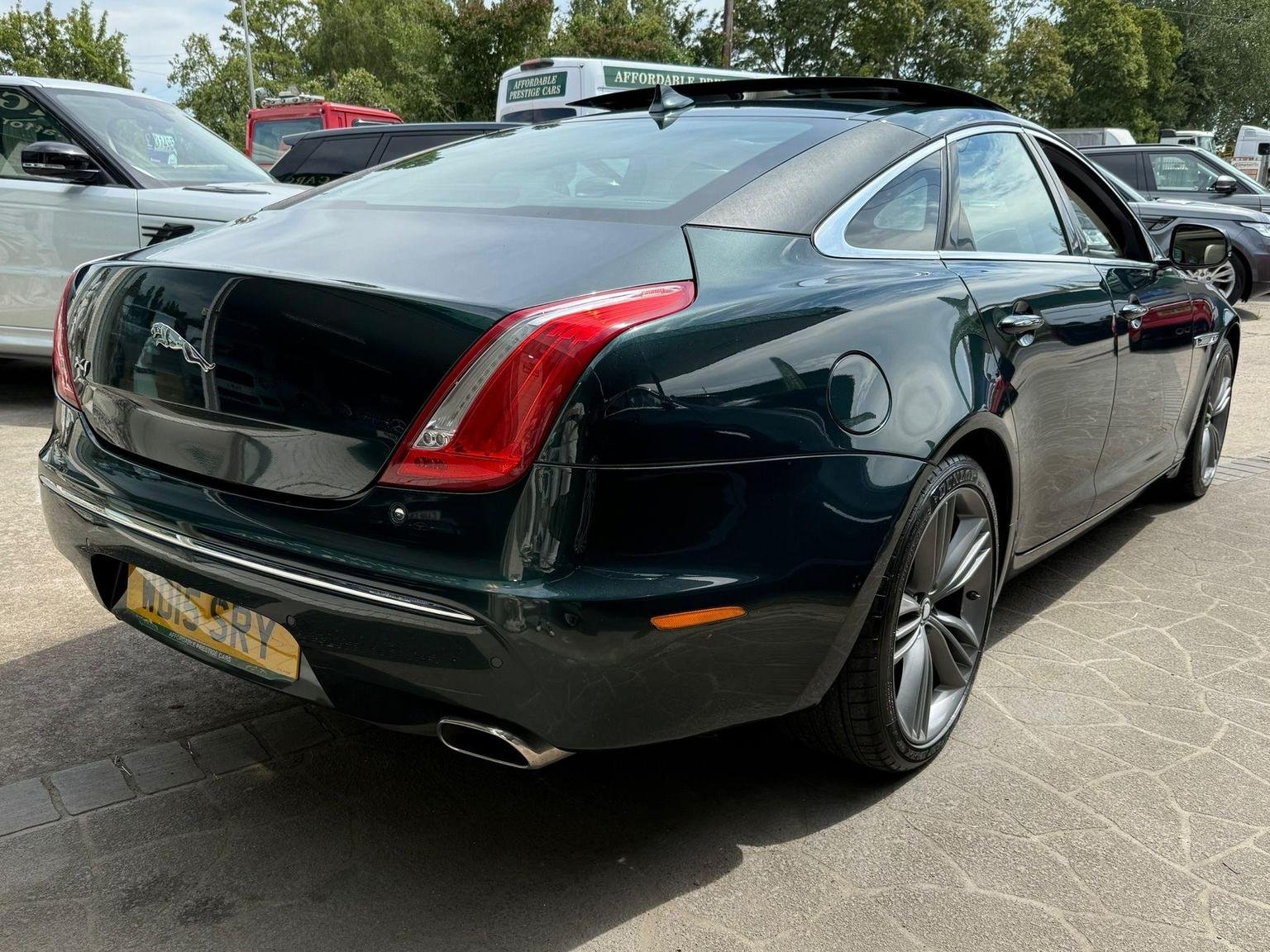 Jaguar XJ