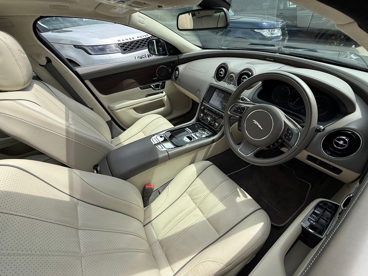 Jaguar XJ