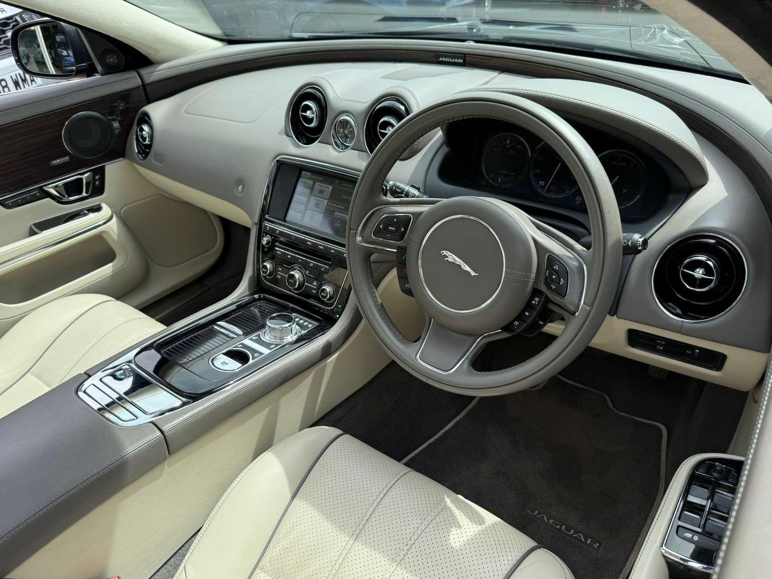Jaguar XJ