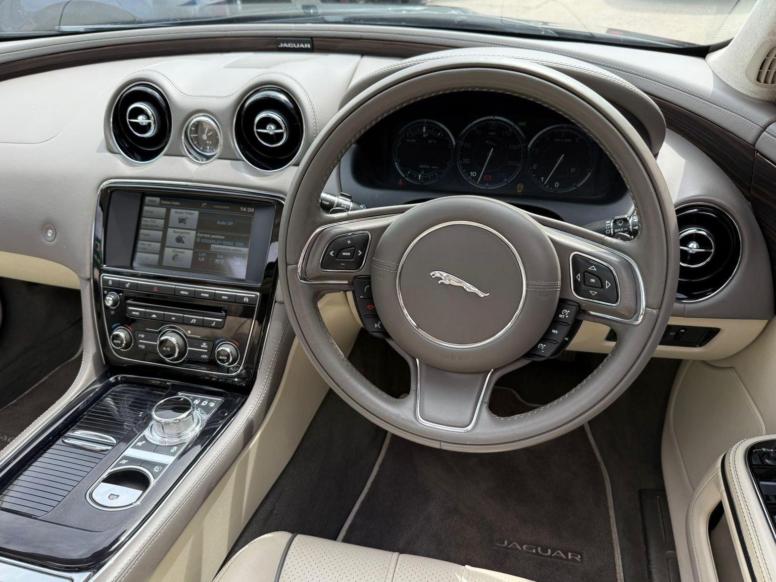 Jaguar XJ