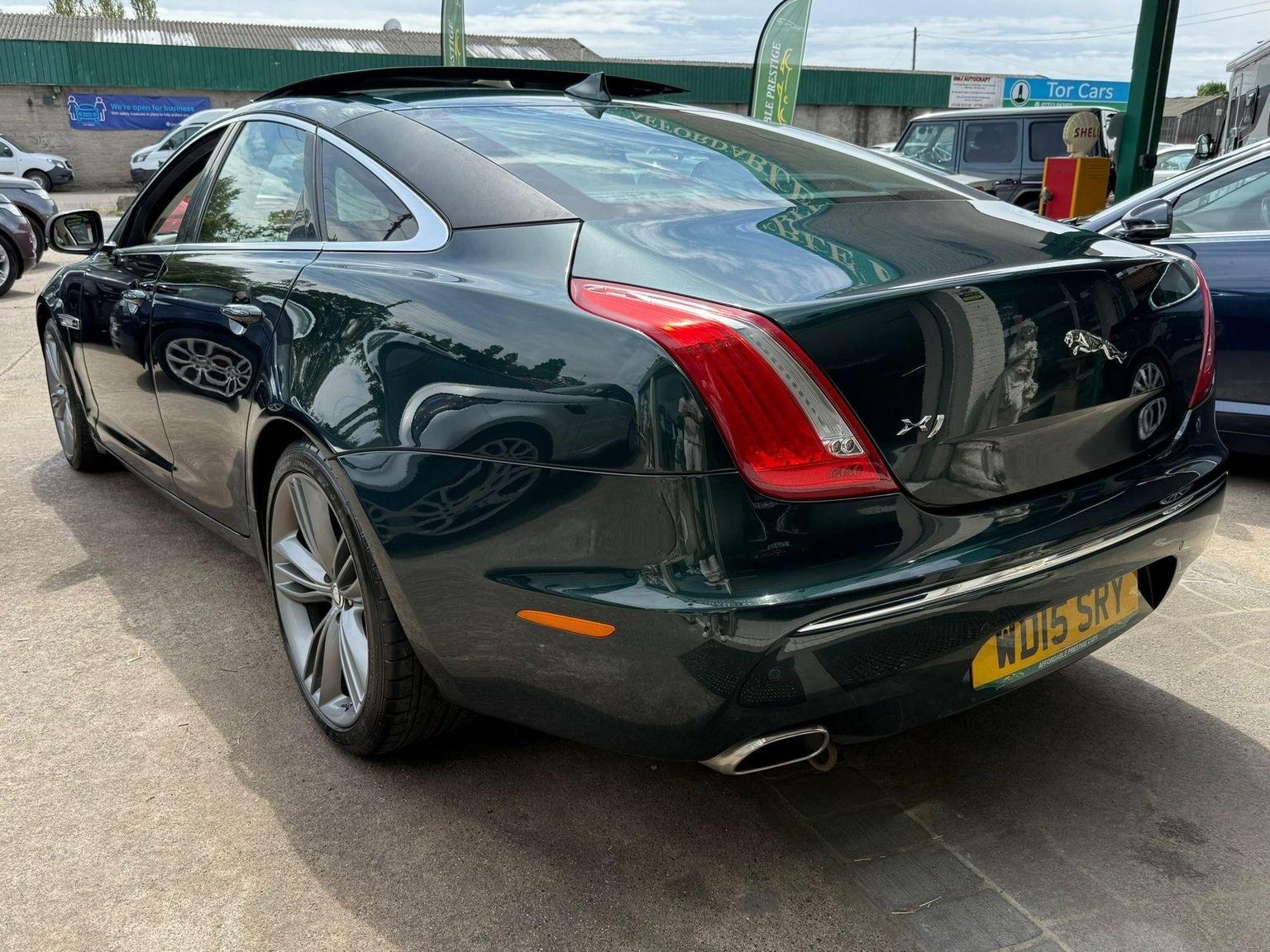 Jaguar XJ