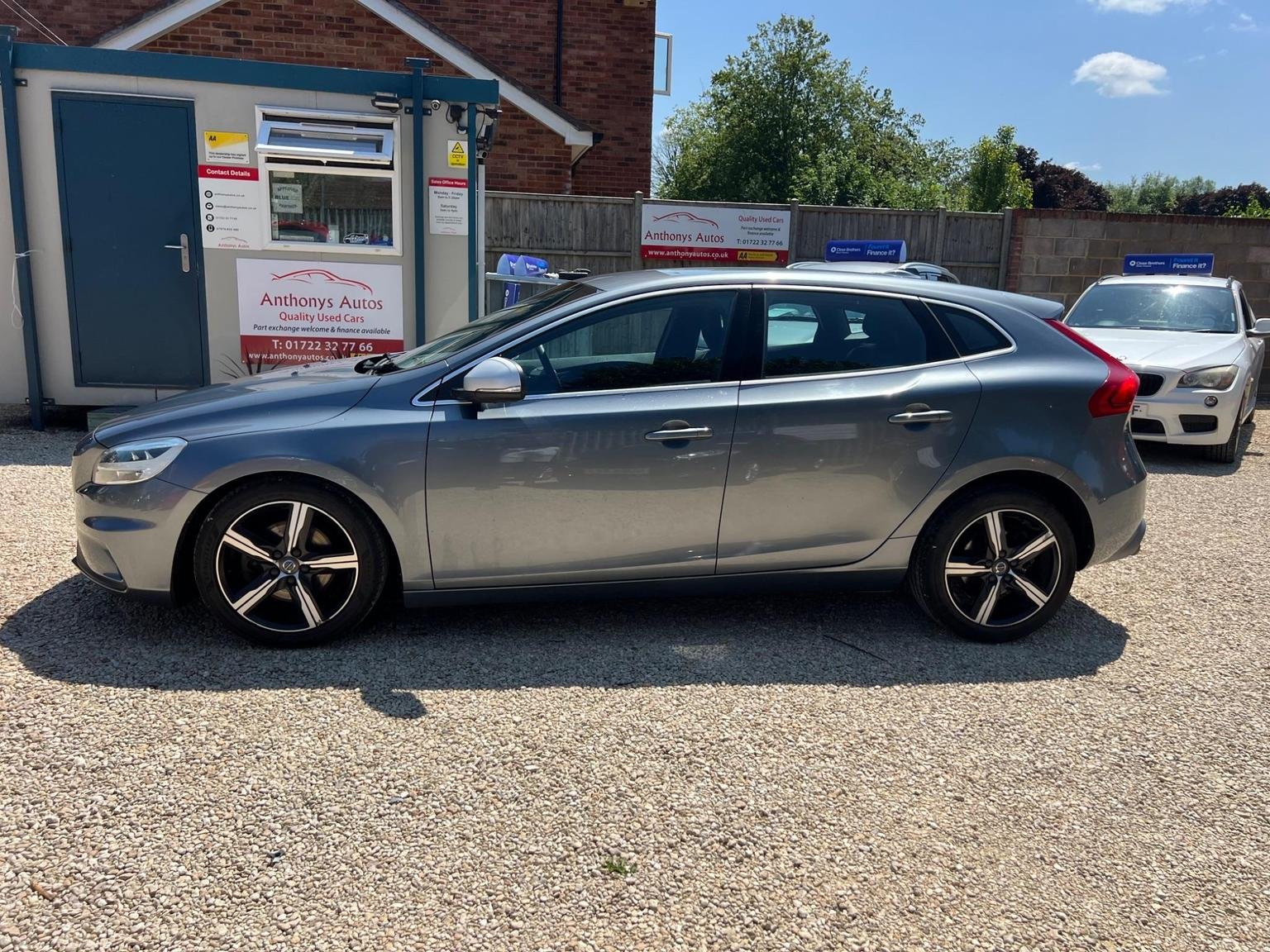 Volvo V40