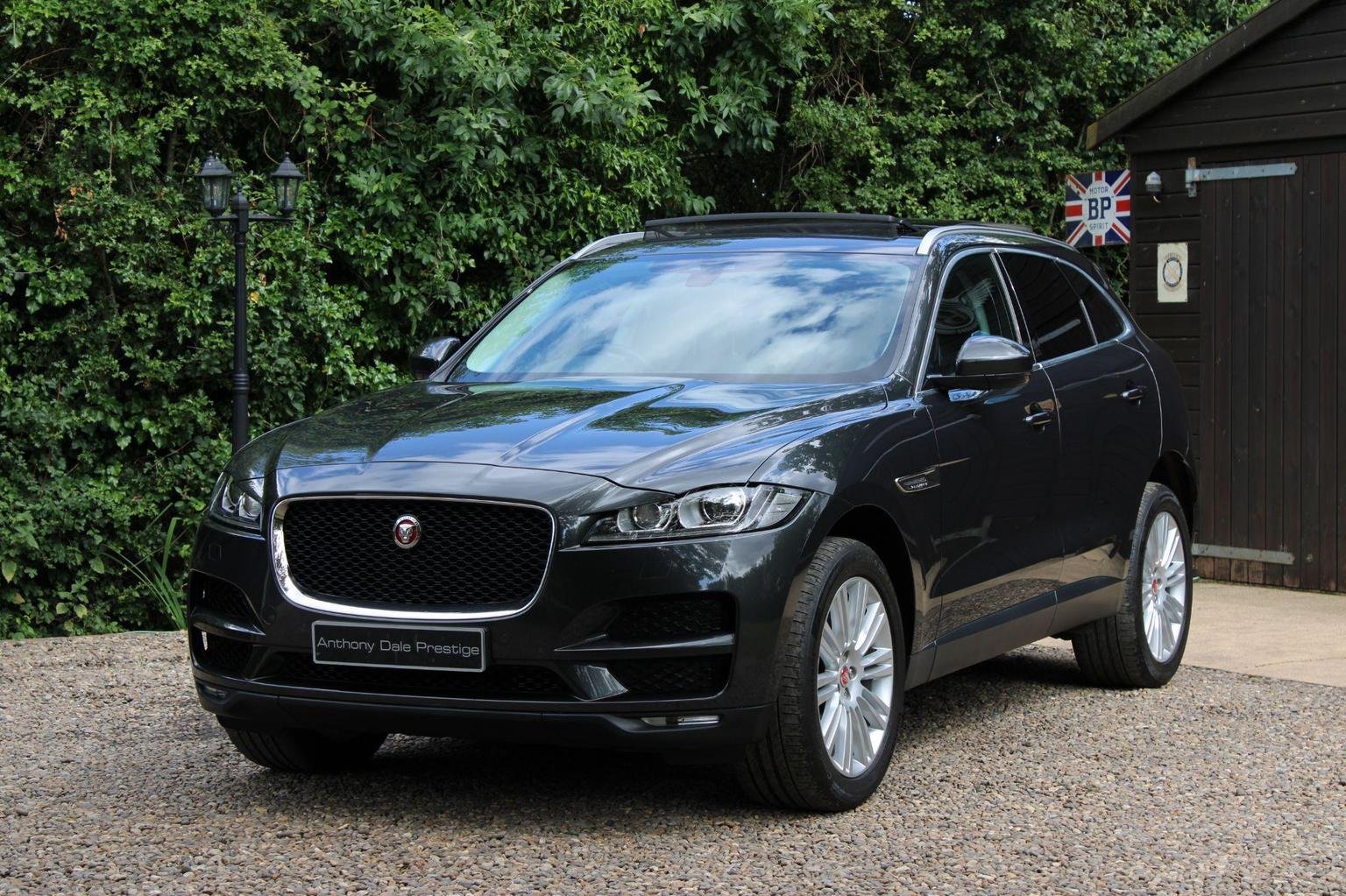 Jaguar F Pace