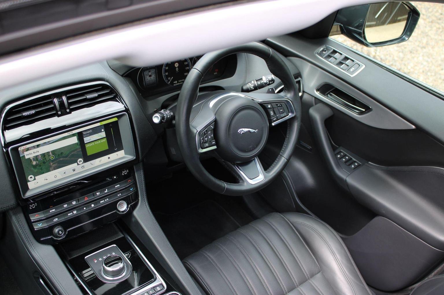 Jaguar F Pace