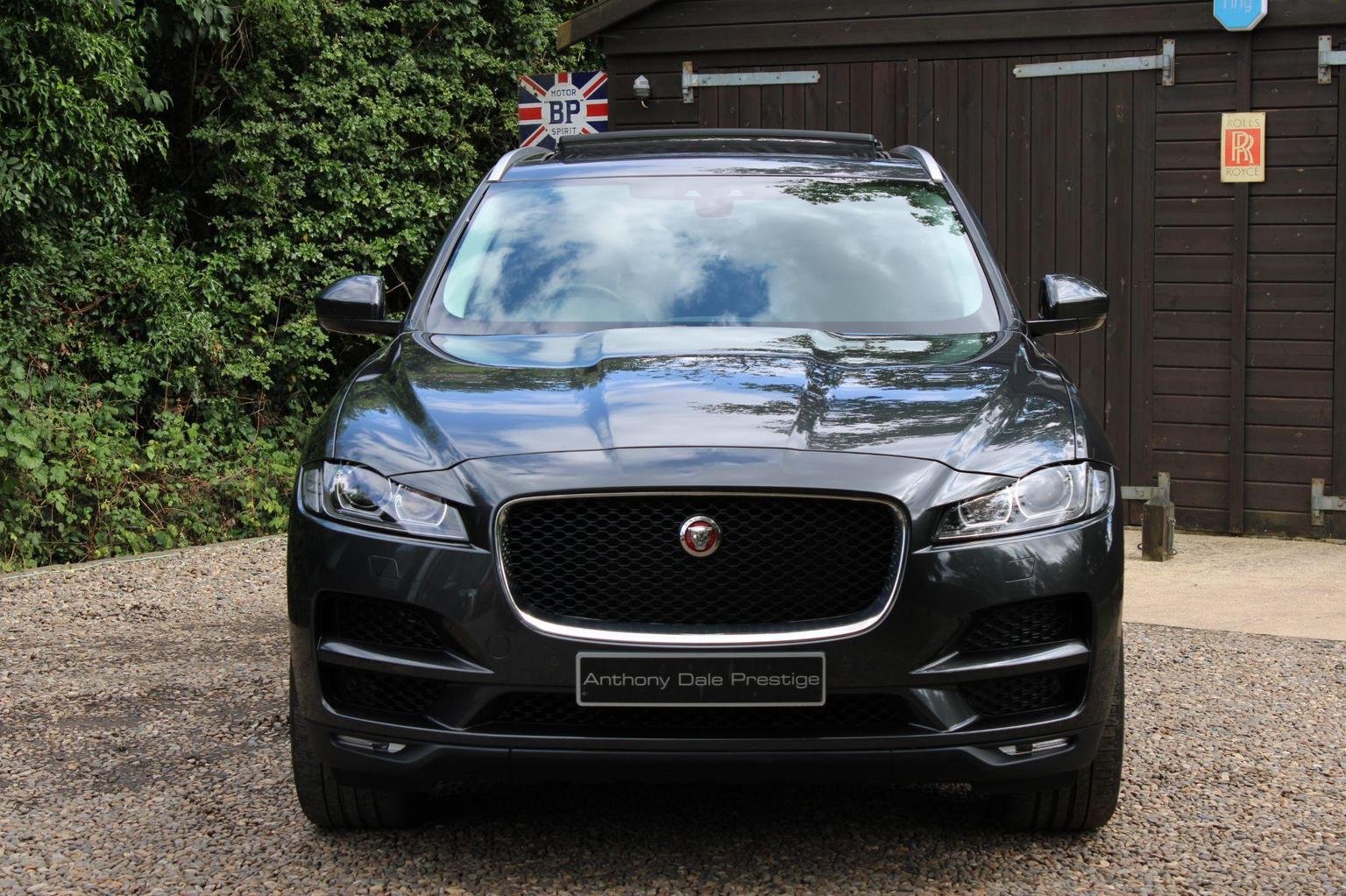 Jaguar F Pace