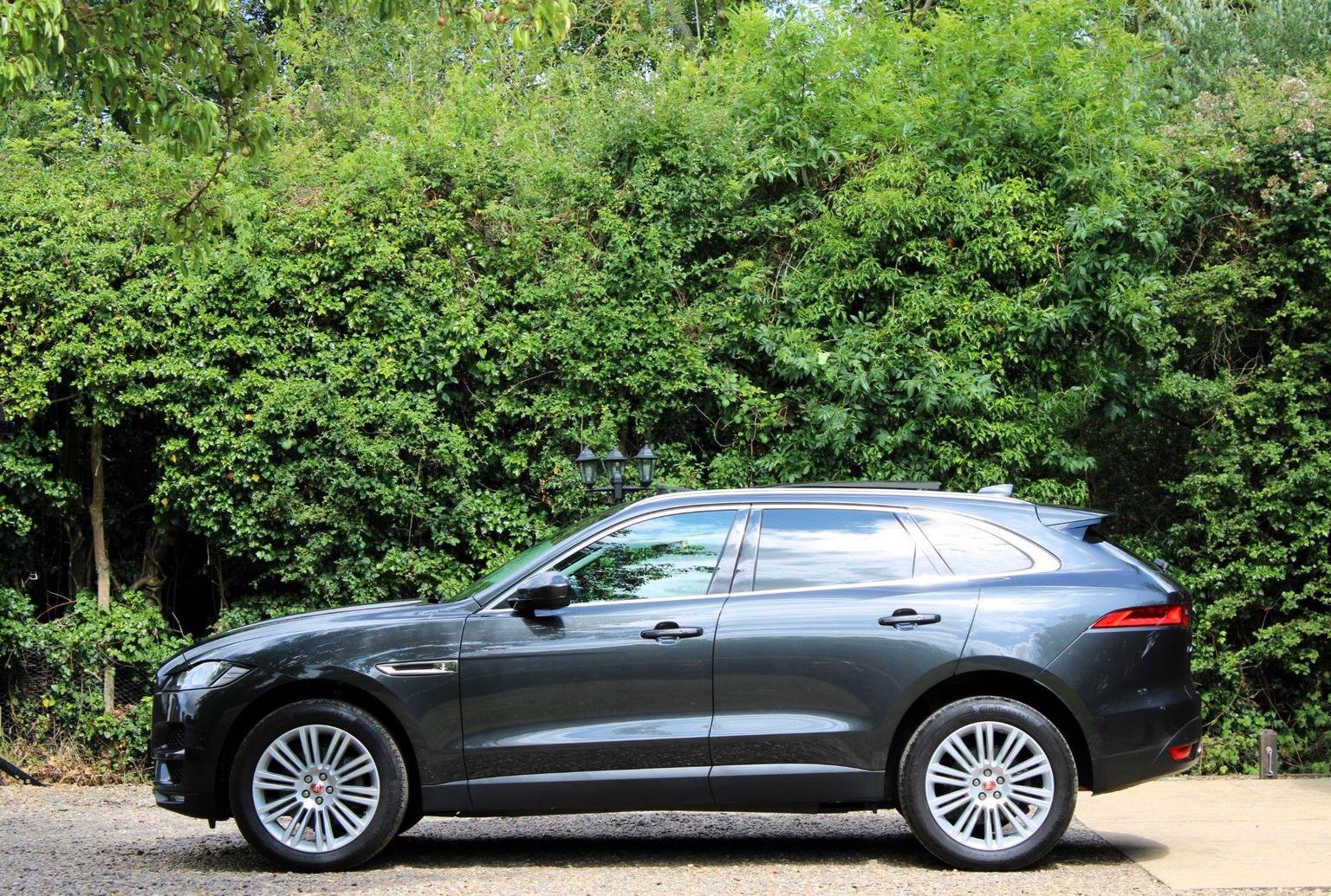 Jaguar F Pace